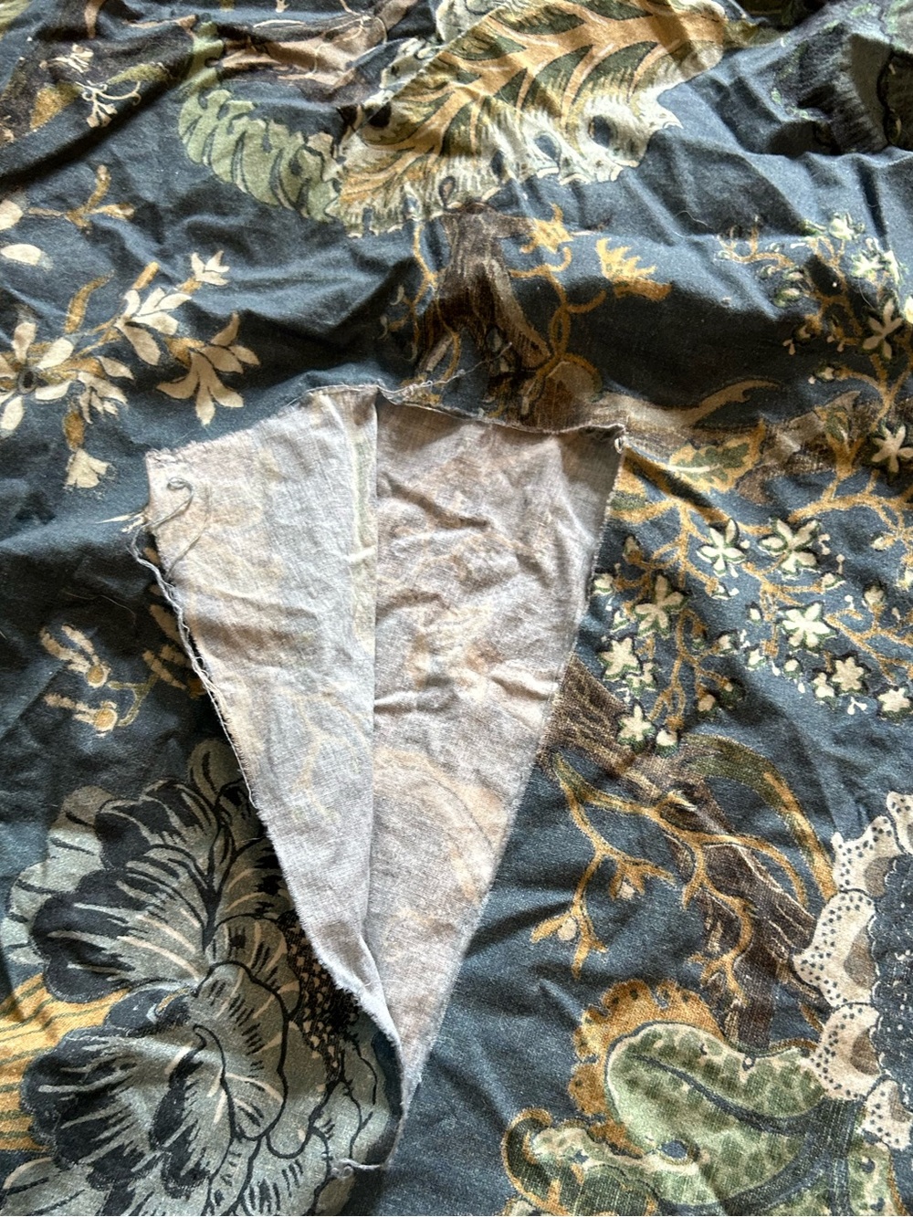 Pottery Barn “tear” Dahlia duvet king fabric - Picture 4 of 8